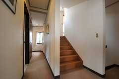 階段の様子。3Fは301号室だけです。(2013-02-22,共用部,OTHER,2F)