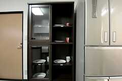 食器棚の様子。部屋ごとに使えるスペースが分かれています。(2011-09-29,共用部,KITCHEN,3F)