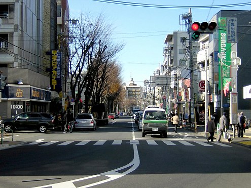 千歳船橋駅からハウスへ向かう道の様子