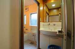 脱衣室には洗面台が設置されています。(2013-05-10,共用部,BATH,1F)