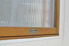 窓は2重になっています。かわいい建具です。（101号室）(2012-09-17,専有部,ROOM,1F)