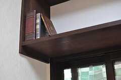 雰囲気のある本棚です。（202号室）(2012-09-17,専有部,ROOM,2F)