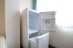 専有部の様子3。冷蔵庫付きです。（201号室）(2010-08-27,専有部,ROOM,2F)