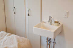 洗面台の様子。（507号室）※モデルルームです。(2013-02-27,専有部,ROOM,5F)