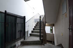 階段の様子。(2013-05-30,共用部,OUTLOOK,4F)