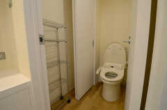 トイレはウォシュレット付きです。(2013-05-30,共用部,TOILET,4F)