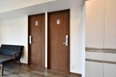 専有部のドアの様子。左が602号室、右が601号室です。(2020-05-21,専有部,ROOM,6F)