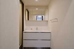 洗面台の様子。専有部内に水まわり設備があります。（601号室）(2020-05-21,専有部,ROOM,6F)