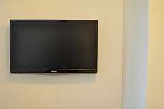 壁にはTVが取り付けられています。（102号室）(2013-02-21,専有部,ROOM,1F)