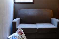 ソファーは2シーターです。(2013-01-04,共用部,LIVINGROOM,1F)