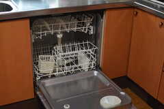 食器洗浄機の様子。(2022-09-29,共用部,KITCHEN,2F)