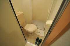 トイレの様子。脱衣室を兼ねています。(2011-10-27,共用部,TOILET,1F)