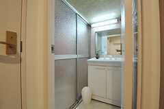 脱衣室の様子。洗面台が設置されています。(2014-02-27,共用部,BATH,1F)