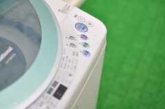 洗濯機は乾燥機能付き。(2014-02-27,共用部,LAUNDRY,2F)