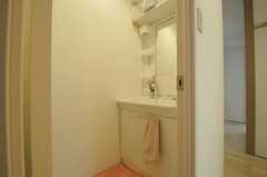 シャワールームの脱衣室の様子。(2014-02-27,共用部,BATH,2F)