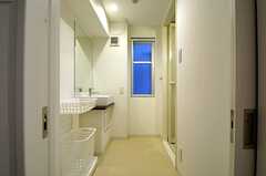 脱衣室には洗面台が設けられています。(2014-03-11,共用部,BATH,1F)