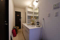 廊下に設置された洗面台。(2020-10-08,共用部,WASHSTAND,3F)