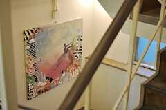 階段にはアートが飾られています。(2013-10-30,共用部,OTHER,2F)