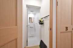 シャワールームと脱衣室の様子。(2023-06-23,共用部,BATH,1F)