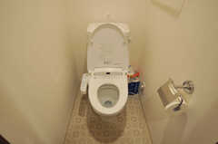 ウォシュレット付きトイレの様子。(2012-10-23,共用部,TOILET,2F)