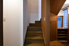 階段の様子。リビングは2階にあります。(2020-09-03,共用部,OTHER,1F)