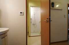 脱衣室とシャワールームの様子。(2011-05-19,共用部,BATH,1F)