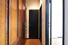 右手のドアが601号室です。正面のドアは閉め切り。(2013-03-28,共用部,OTHER,6F)