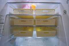 冷蔵庫の中は、部屋ごとに使えるスペースが分けられています。(2013-05-28,共用部,KITCHEN,1F)