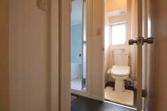 トイレ等の水周り設備は集約されています。（バニラ）(2011-05-11,共用部,TOILET,4F)