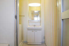 脱衣室に洗面台があります。（nismu）(2010-10-18,共用部,BATH,4F)