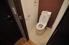ウォシュレット付きトイレの様子2。(2013-08-09,共用部,TOILET,10F)
