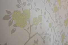 入居者さんが選んだ、花柄の壁紙。（302号室）(2013-04-01,専有部,ROOM,3F)