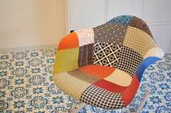 パッチワークのようで可愛い椅子です。(2014-07-31,共用部,LIVINGROOM,1F)