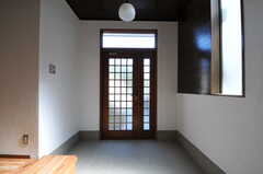 内部から見た正面玄関の様子。(2012-03-13,周辺環境,ENTRANCE,1F)