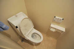 ウォシュレット付きトイレの様子。(2013-12-19,共用部,TOILET,1F)