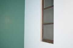内窓は大変古い木製のサッシを使用しています。（303号室）(2011-11-01,専有部,ROOM,3F)