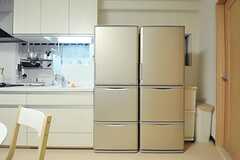 冷蔵庫は2台あります。(2012-12-24,共用部,KITCHEN,2F)