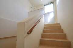 さらに階段を上がれば、屋上に出ることができます。(2012-12-24,共用部,OTHER,4F)