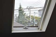 窓からは緑が見えます。（3021号室）(2013-04-04,専有部,ROOM,3F)