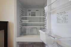 冷蔵庫の様子。（401号室）(2011-06-21,専有部,ROOM,4F)
