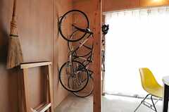 自転車ホルダーも後付けです。（103号室）(2013-05-19,専有部,ROOM,1F)
