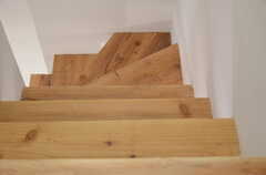 階段の踏み板の様子。(2012-09-09,共用部,OTHER,2F)