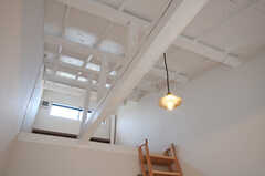 勾配のついた天井。（202号室）(2012-09-09,専有部,ROOM,2F)