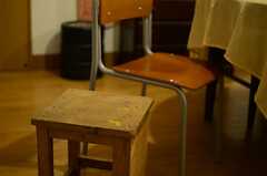 図工室の椅子と、学校の椅子。(2013-06-12,共用部,LIVINGROOM,1F)