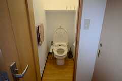 トイレはウォシュレット付きです。(2013-06-12,共用部,TOILET,2F)