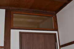 ドアの上部はすりガラスです。（202号室）(2022-02-28,専有部,ROOM,2F)
