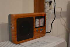 レトロな雰囲気のラジオ。(2023-01-20,共用部,LIVINGROOM,1F)