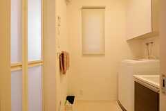 脱衣室の様子。左手がバスルームです。(2016-01-05,共用部,BATH,1F)