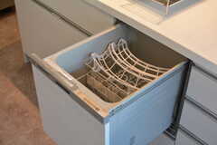 食器洗浄機の様子。(2020-11-04,共用部,KITCHEN,1F)