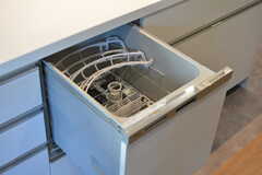 食器洗浄機の様子。(2020-11-04,共用部,KITCHEN,2F)